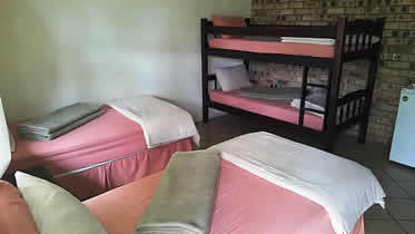 New Frontier Backpackers in Nelspruit Mpumalanga offers 12 fully furnished, comfortable budget rooms